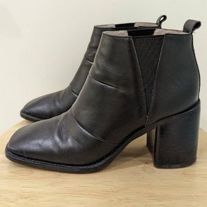 Intentionally blank - HUGS boot in black size 5